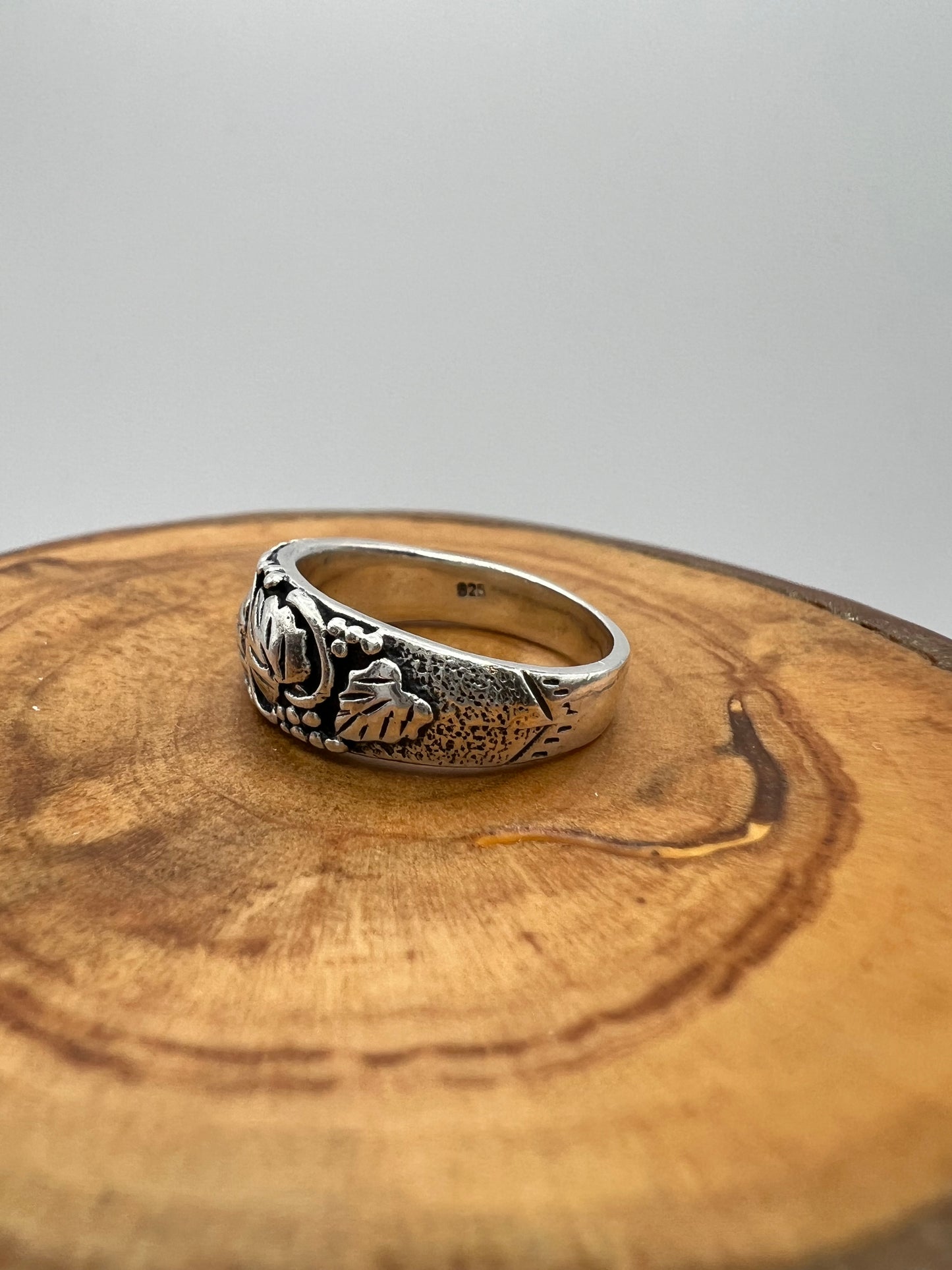 Grape Leave and Vine Design Sterling Silver RIng - Size 6