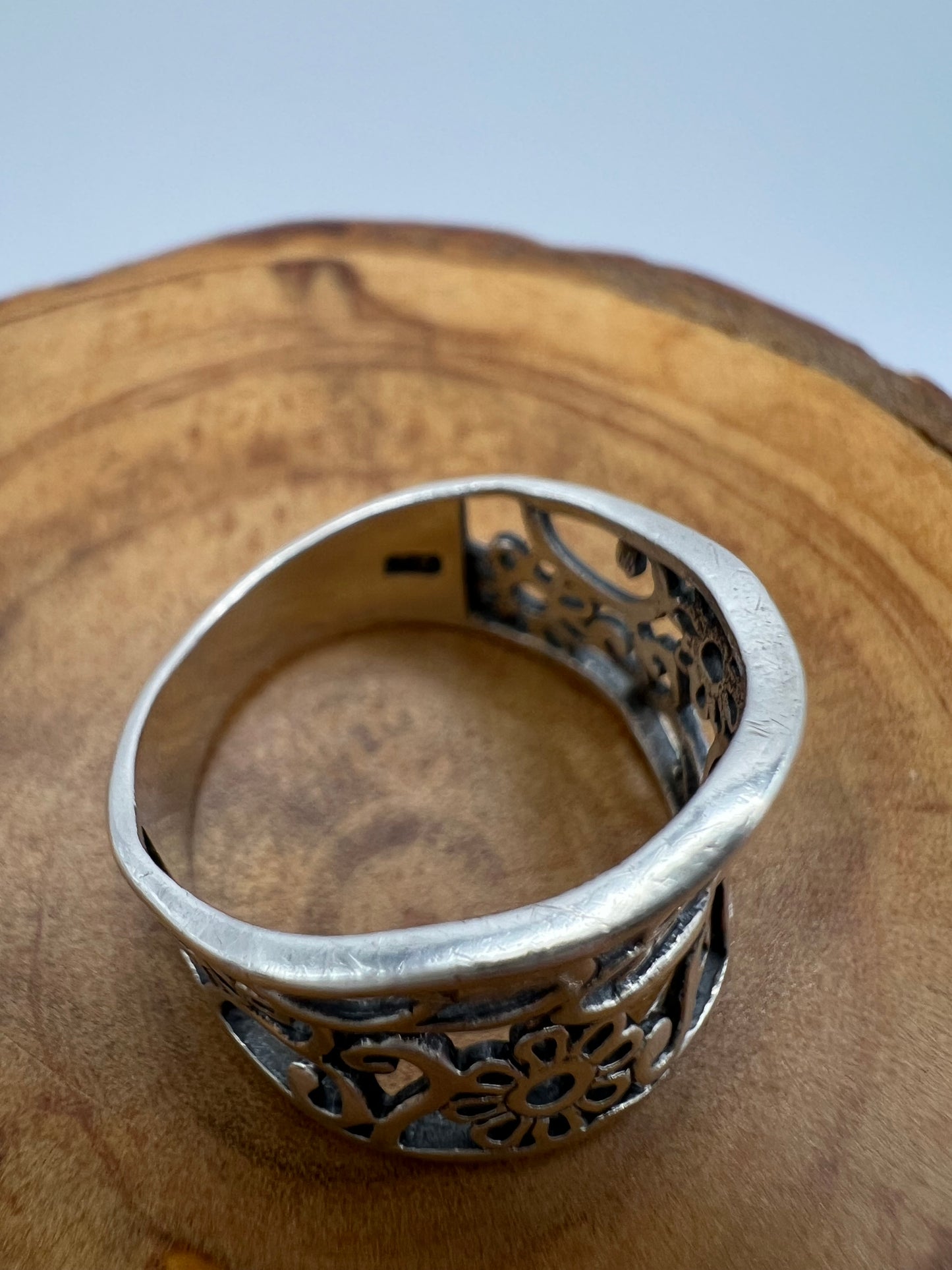 Floral Lace Design Sterling Silver Ring - Size 6.5