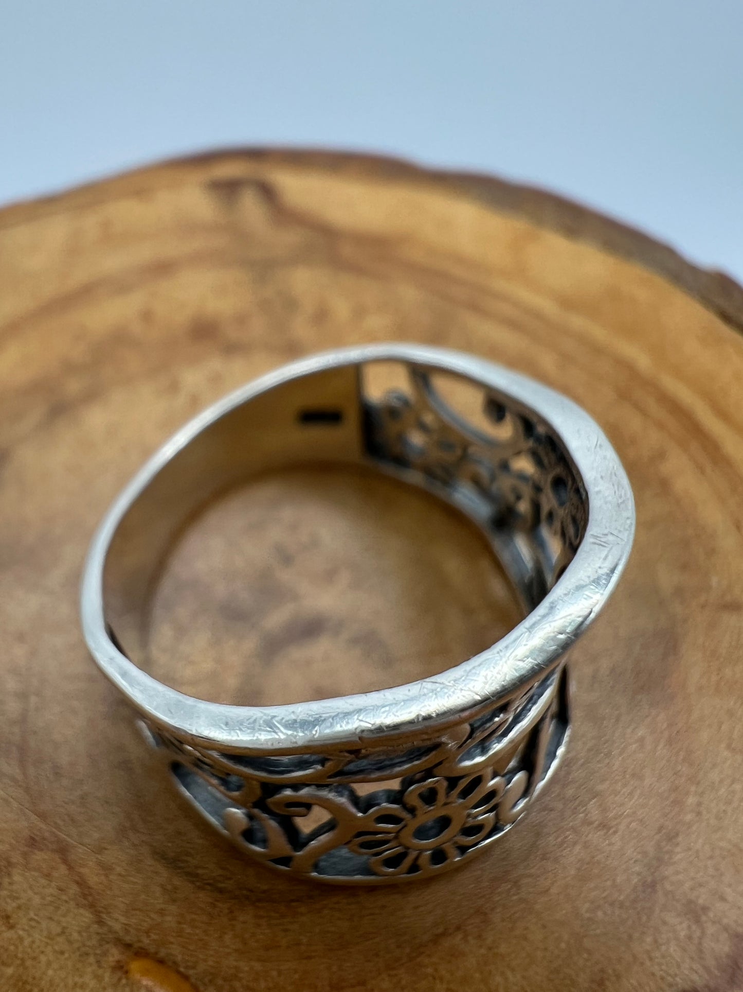 Floral Lace Design Sterling Silver Ring - Size 6.5